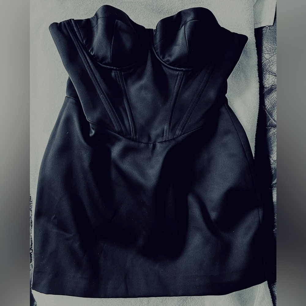 Black satin mini house of CB